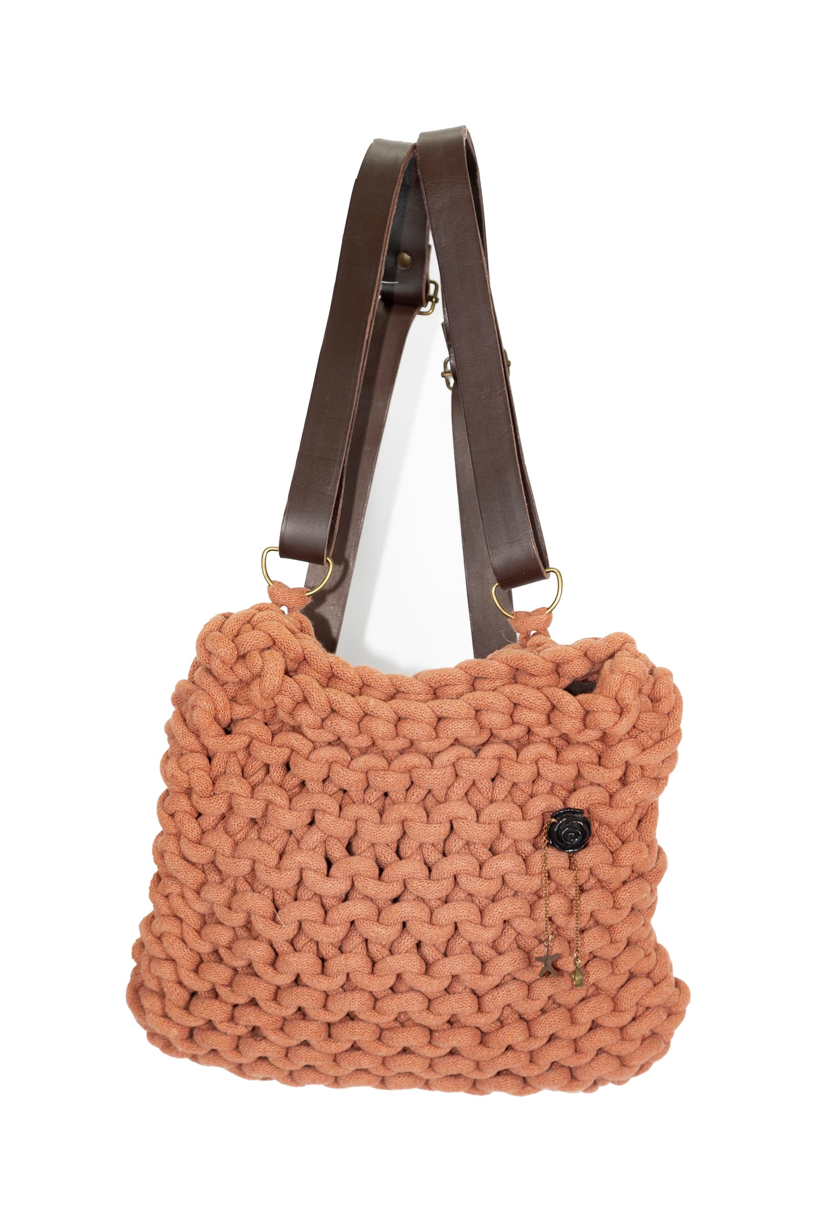 mochilas bohemias tejidas, mochilas de hilo hechas a mano, mochilas artesanales de algodón, mochilas slow fashion, artesania pamplona mochilas ecológicas tejidas mochilas exclusivas artesanales