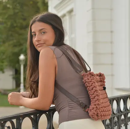 Mochila tejida a mano rosa de algodón Sokhari