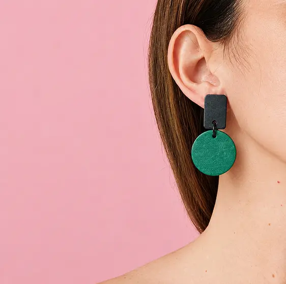 Pendientes artesanales con círculo verde